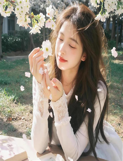 夜夜爽妓女8888888视频_没带罩子让老师C了一节课_